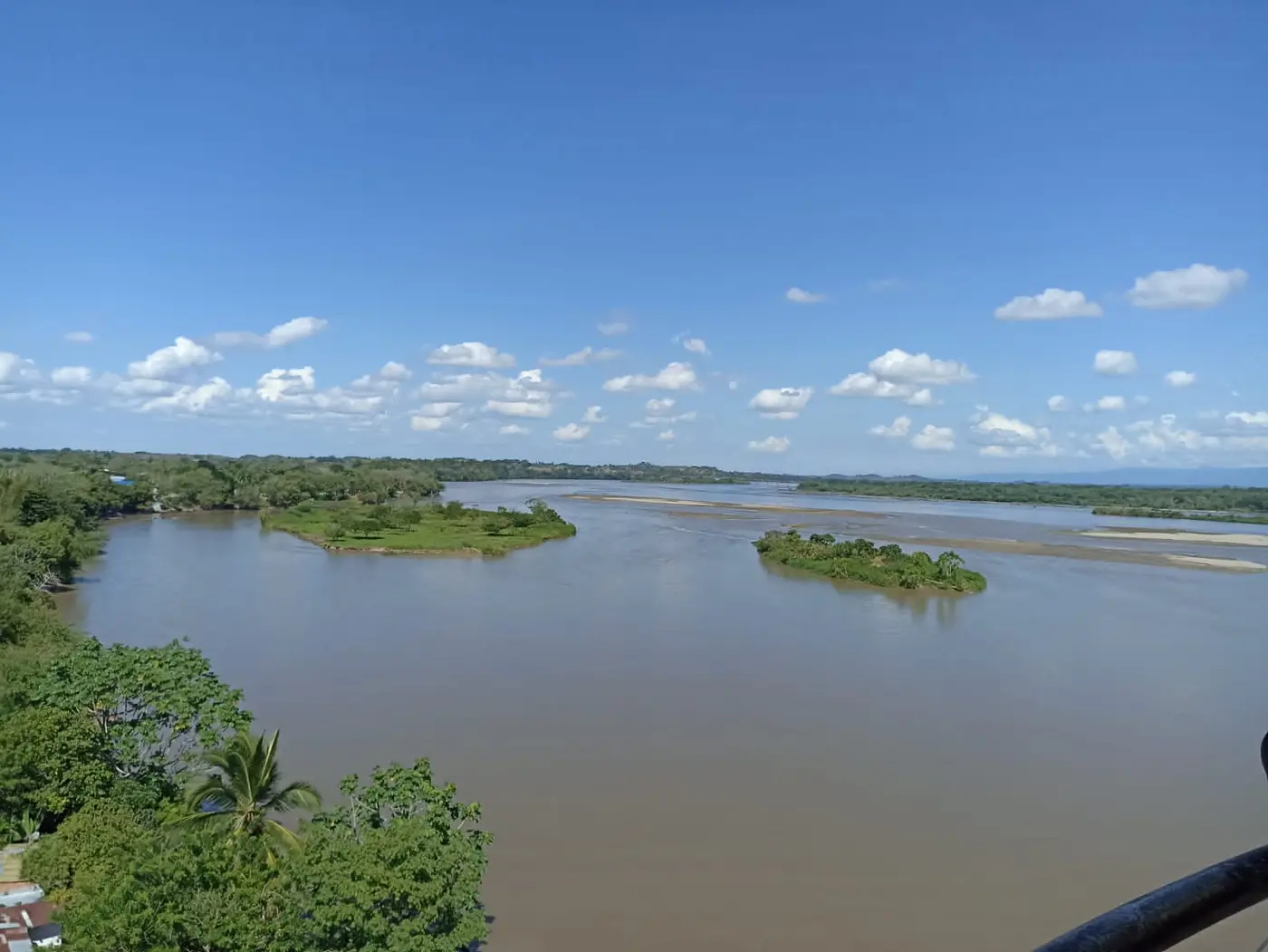 Río Magdalena visto desde el faro de Puerto Triunfo